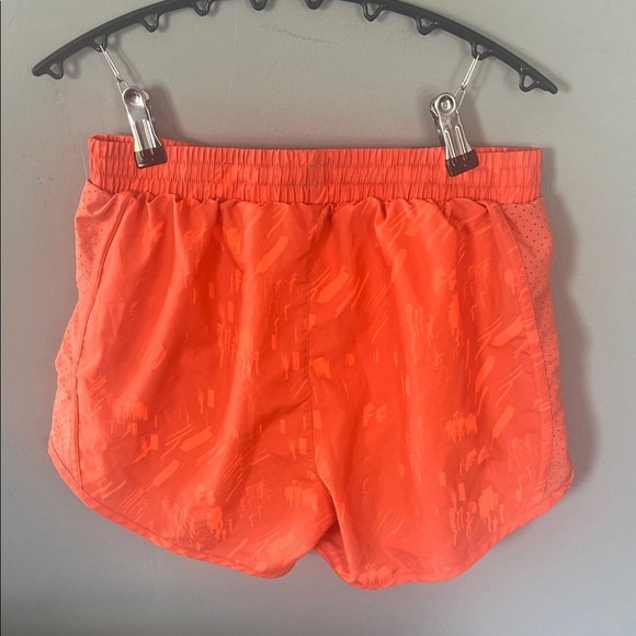 Under Armour Women's Vibrant Orange Athletic Shorts Size XS - Picture 6 of 7